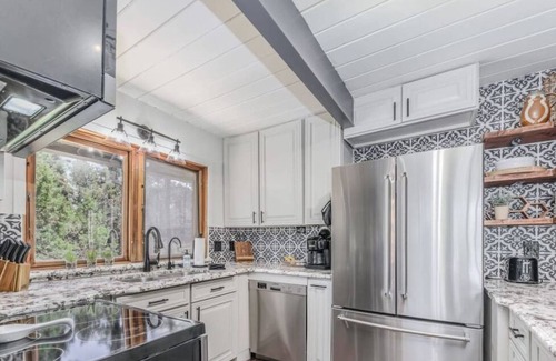 Ruidoso Ski Chalet | Sunsets & Lattes: Hot Tub/Decks/Views/Mtn Luxury