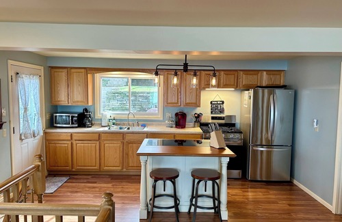 Hustisford House | Sunsets on the lake at Mill Pond Cottage-Pickleball, Water Sports, Hiking &more