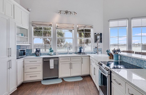 Key Allegro House | Sunsets | Private Pool & Hot Tub | Green Lights | Boat Lift | Icemaker