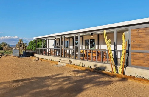 Yucca Valley House | Sunsets & Stars, Desert Oasis, Pet Friendly, Hot Tub, Firepit, Covered Porch