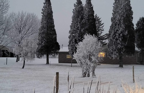 Andover House | Sunsets, Stars, Sleep near the Sheep. Centrally located to many rural towns.