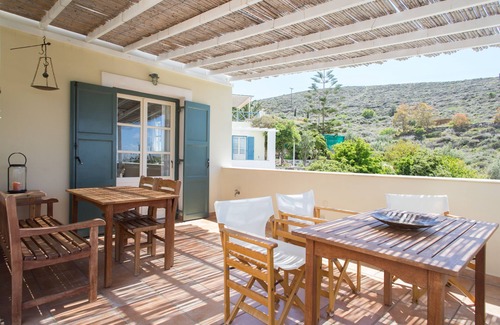 Posidonia Villa | Sunsets & Stunning Views! Elegant Renovated Villa