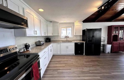 Colington Harbour House | SunsetSanctuary-CanalFront/DogFriendly/Pool&Tennis