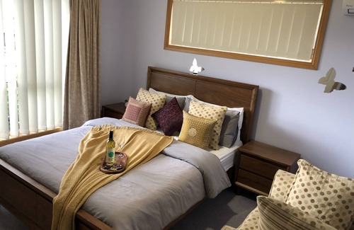 Austins Ferry Apartment | Sunshine Apartment