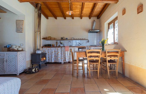 Maissana Apartment | "Sunshine" apartment in farmhouse with large kitchen, two rooms, one bathroom