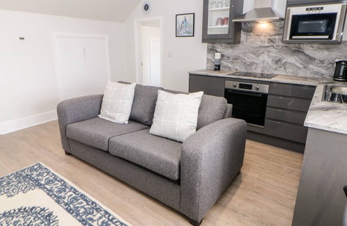Milford Cottage | SUNSHINE APARTMENT, pet friendly in Duffield