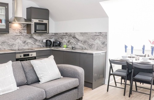 Milford Cottage | SUNSHINE APARTMENT, pet friendly in Duffield