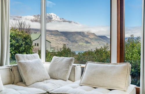 Sunshine Bay House | Sunshine Bay Lake Views