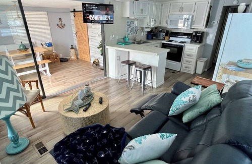 Nettles Island House | Sunshine Beach House - Only a Few Waves Away!