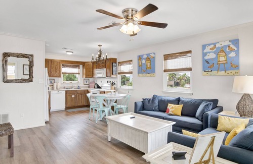 Villa Segunda House | Sunshine Beach House - Private Pool - 5 minute walk to beaches - Pet friendly