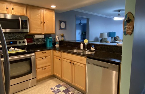 Biloxi Condo | Sunshine & Beach Views at 2046 Beach Blvd