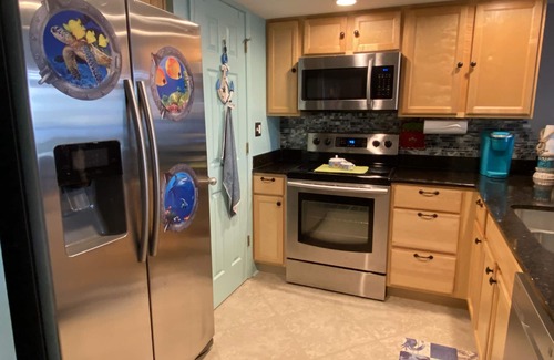 Biloxi Condo | Sunshine & Beach Views at 2046 Beach Blvd