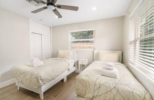North Palm Beach House | Sunshine Breeze Retreat #913