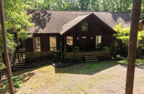 Drasco House | Sunshine Chalet- A Beautiful Lakefront!