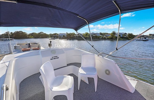 Pelican Waters Boat Rental | Sunshine Coast Houseboat Holidays