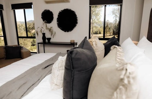 Kidaman Creek House | Sunshine Coast Hinterland Escape With Views and Creek Frontage