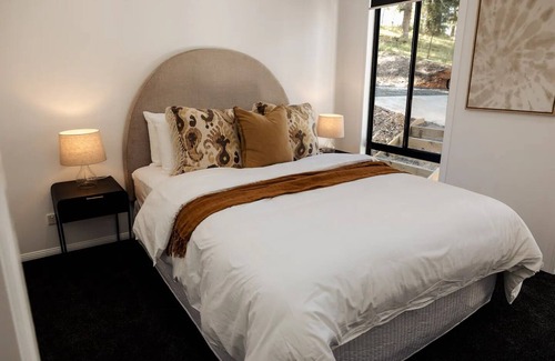 Kidaman Creek House | Sunshine Coast Hinterland Escape With Views and Creek Frontage