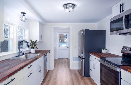 Libby Cottage | Sunshine Cottage — Cozy Montana Getaway Located Right in the Town of Libby