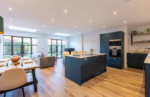 Helmsley Cottage | Sunshine Cottage - Luxury cottage/dog friendly