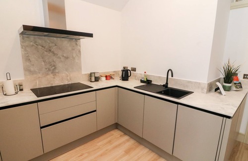 Preston-under-Scar Cottage | SUNSHINE COTTAGE, pet friendly, with a garden in Leyburn