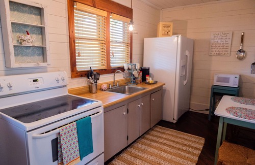 Chappell Hill Cottage | Sunshine Cottage Of Chappell Hill