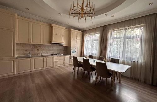 Tashkent House | Sunshine Cottage