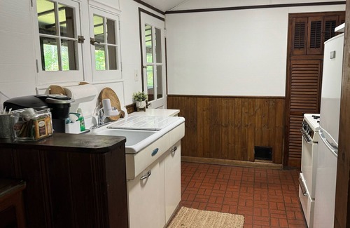 Smallwood Cottage | Sunshine Country Cottage near Bethel Woods Center for the Arts