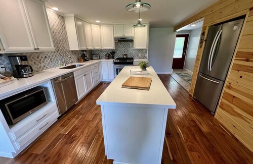 Lewiston House | Sunshine Cove Summary