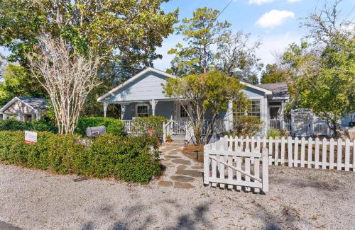 East Beach House | Sunshine Daydreams - 4310 Seventh Street