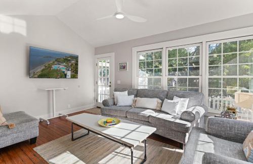 East Beach House | Sunshine Daydreams - 4310 Seventh Street