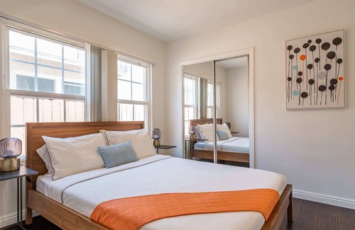 Los Angeles Apartment | Sunshine filled Chic and Cozy Zen 2bd/1ba by LAX:)