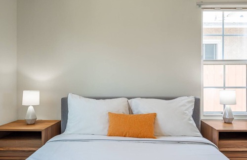 Los Angeles Apartment | Sunshine filled Chic and Cozy Zen 2bd/1ba by LAX:)