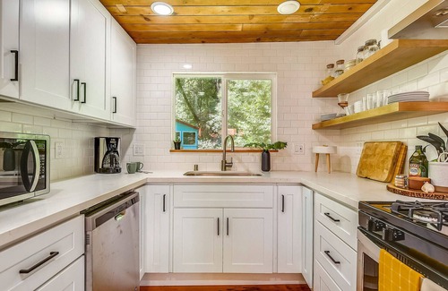 Guerneville Cabin | Sunshine Grove ~ Stylish Retreat! Hot tub. Close to Wine Country Activites