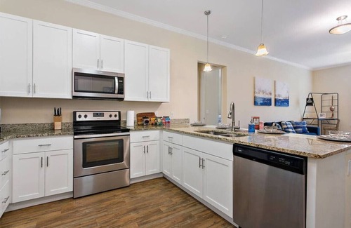 Southside Apartment | Sunshine Haven: 2BR w/Pool, Theater, Gym, Tennis