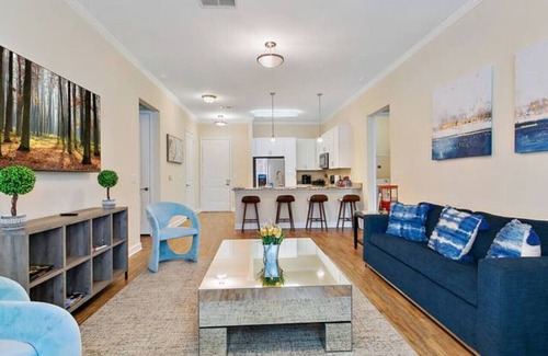 Southside Apartment | Sunshine Haven: 2BR w/Pool, Theater, Gym, Tennis