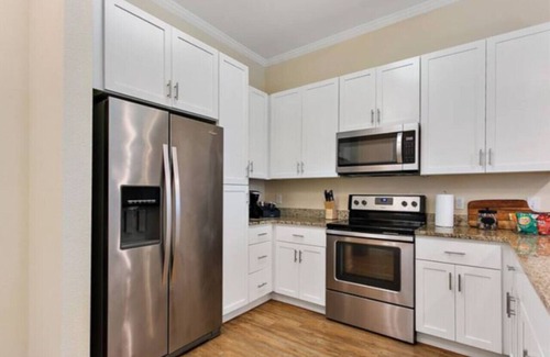 Southside Apartment | Sunshine Haven: 2BR w/Pool, Theater, Gym, Tennis