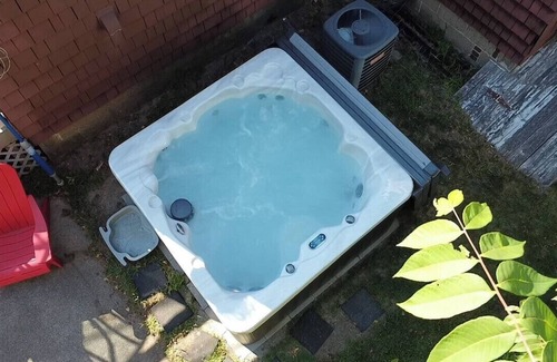 South Haven House | Sunshine Haven- Walk Downtown * New Hot Tub!