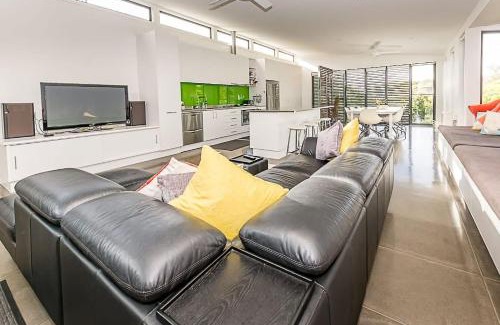 Sandy Point House | Sunshine Hideaway