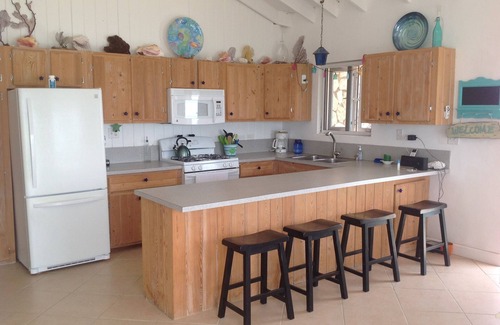 Rainbow Bay Villa | Sunshine☀️House, with private water entry and high-speed Internet.