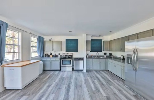 Royal Poinciana House | Sunshine Joy Miami Pool