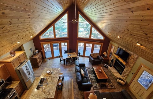Hayward Cabin | Sunshine Lane Lodge on Bean Lake