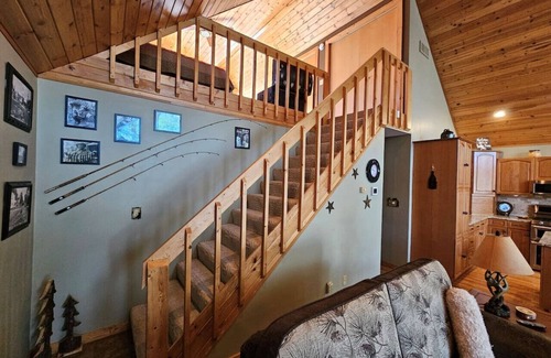 Hayward Cabin | Sunshine Lane Lodge on Bean Lake