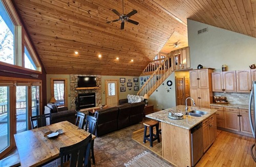Hayward Cabin | Sunshine Lane Lodge on Bean Lake