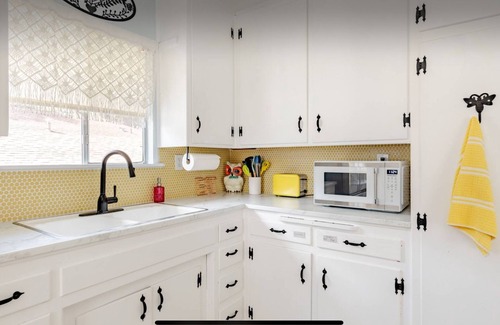 Wrightwood Apartment | Sunshine Loft in downtown Wrightwood! Close to Ski Resort with amazing views!