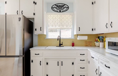 Wrightwood Apartment | Sunshine Loft in downtown Wrightwood! Close to Ski Resort with amazing views!