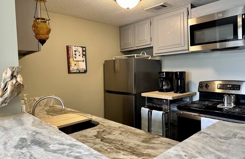 Diamondhead Condo | Sunshine Oaks - 1st Floor Condo w/Pool: Golf, Swim & Casino nearby!