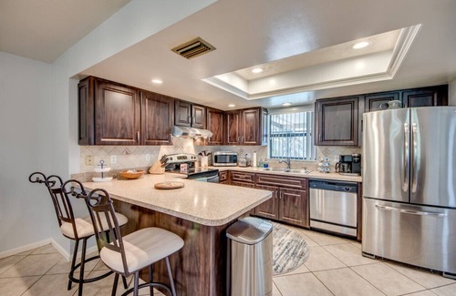 Caloosahatchee House | Sunshine POOL Cape Coral Home Centrally Located Great Outdoor Space