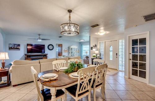 Caloosahatchee House | Sunshine POOL Cape Coral Home Centrally Located Great Outdoor Space