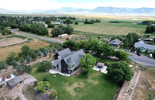 Oneida County House | SUNSHINE RANCHnElegant Country Retreat