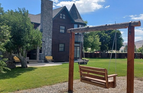 Oneida County House | SUNSHINE RANCHnElegant Country Retreat